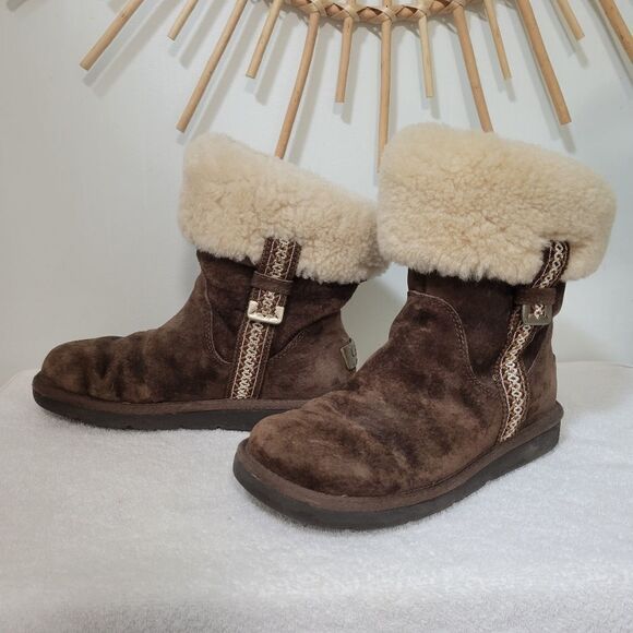 Women’s UGG Metro Tas Slip On Brown Suede Leather Ankle Boots Side Design - Picture 4 of 8